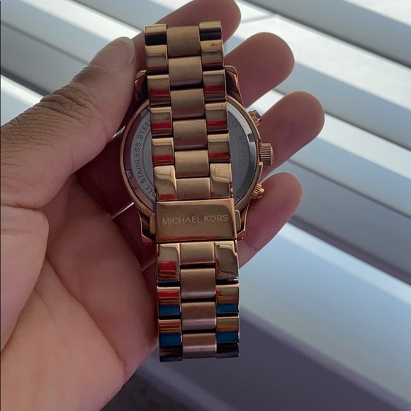 Micheal Kors Watch - Picture 2 of 2